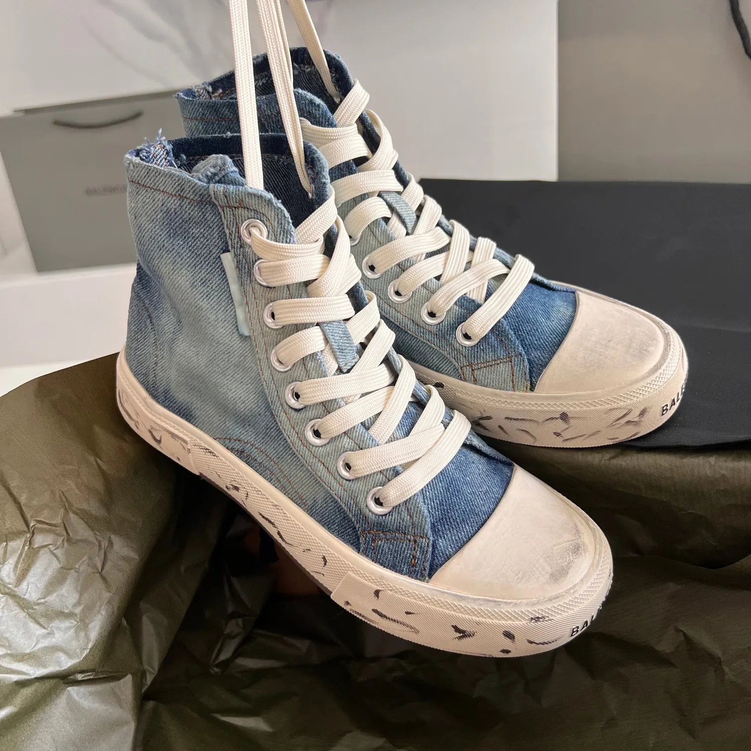 👟👟Ex-factory price 440👟👟 BALENCIAGA washed denim, washed and distressed, half drag, low top, with original packaging, code number: 35-44 (45 customized)